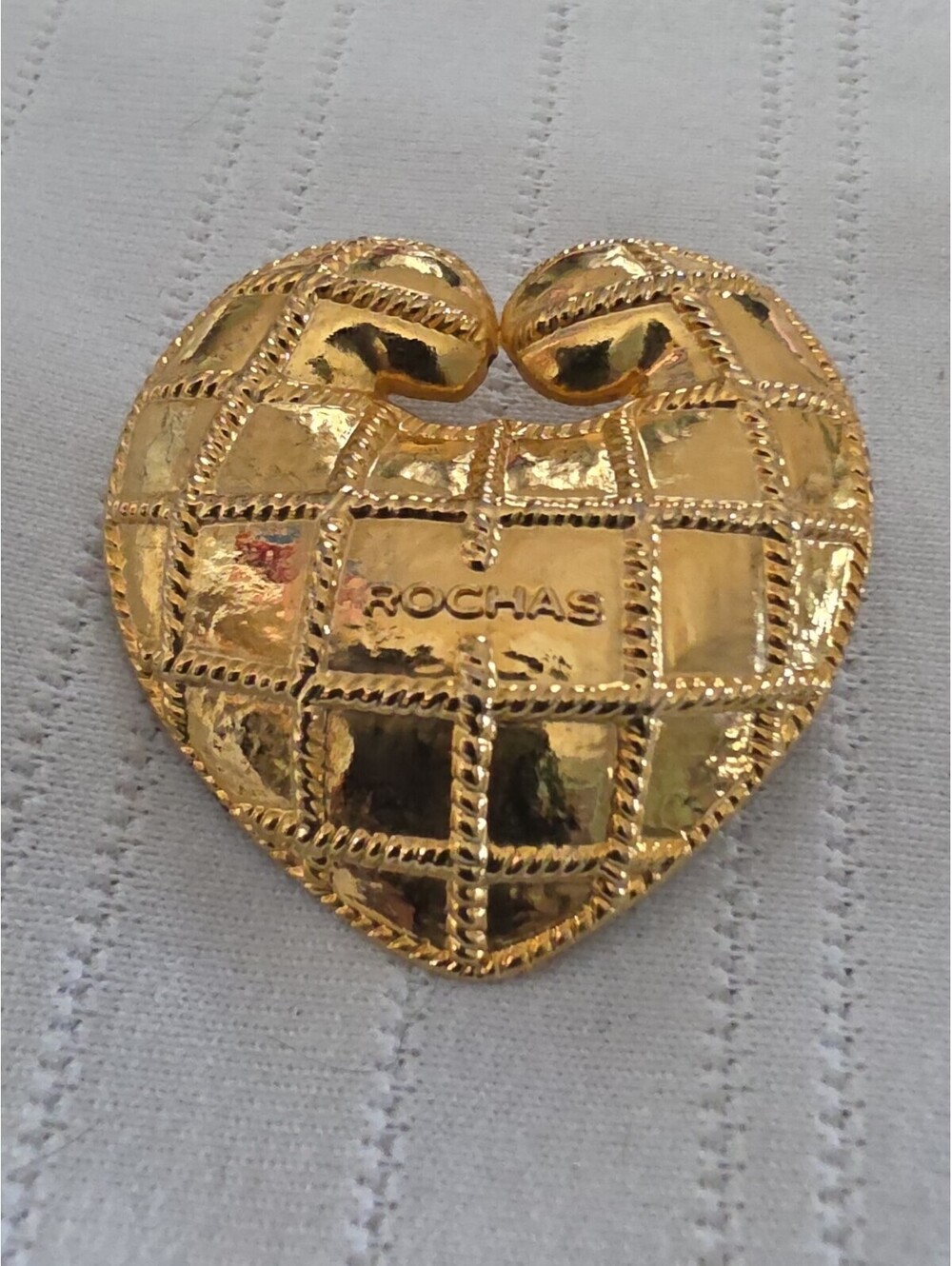 Vintage Rochas Gold Tone Heart Brooch Pin. ❤️